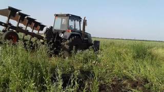 Самодельный оборотный плуг 5 корпусов (Бизон 4х4)(Этот ролик обработан в Видеоредакторе YouTube (http://www.youtube.com/editor), 2016-06-22T10:20:18.000Z)