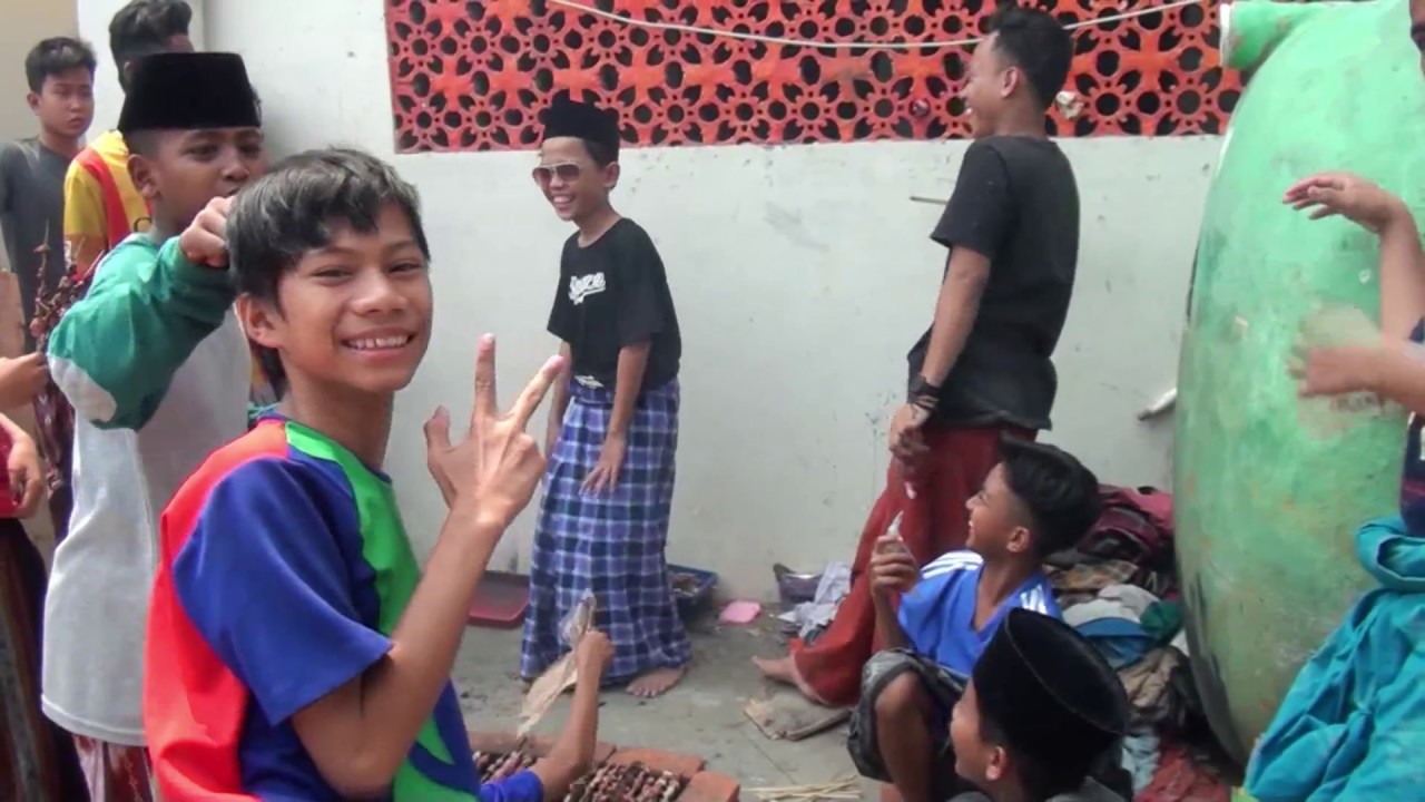 Bakar-Bakar Sate Santri Putra Ponpes Al Fath