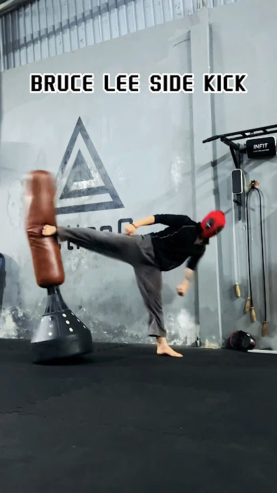 Bruce Lee side kick #shortsvideo #training #shots #tutorial #shortvideo #russia #usa #india #sports