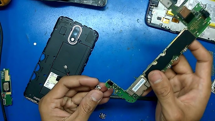 Motorola Moto G4 Plus Battery Replacement Guide - RepairsUniverse 