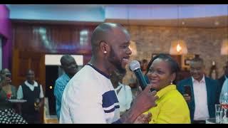 MR BOW CANTA A MUSICA HIWENA AO VIVO