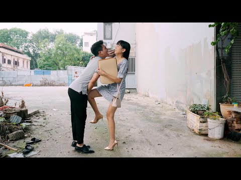 Video Anh Chàng Bắt Cá Nhiều Tay Bị Nữ Chủ Tịch Phá Mối Và... - youtube