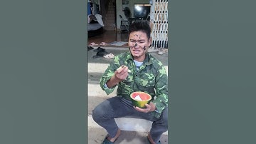 Cậu bé tốt bụng giúp đỡ người ăn xin nghèo | Tân ối á TV