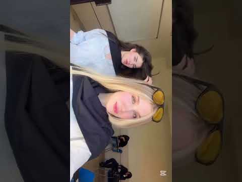 دختر مو بلوند یا مشکی 