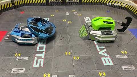 Hexbug battlebots fight !!