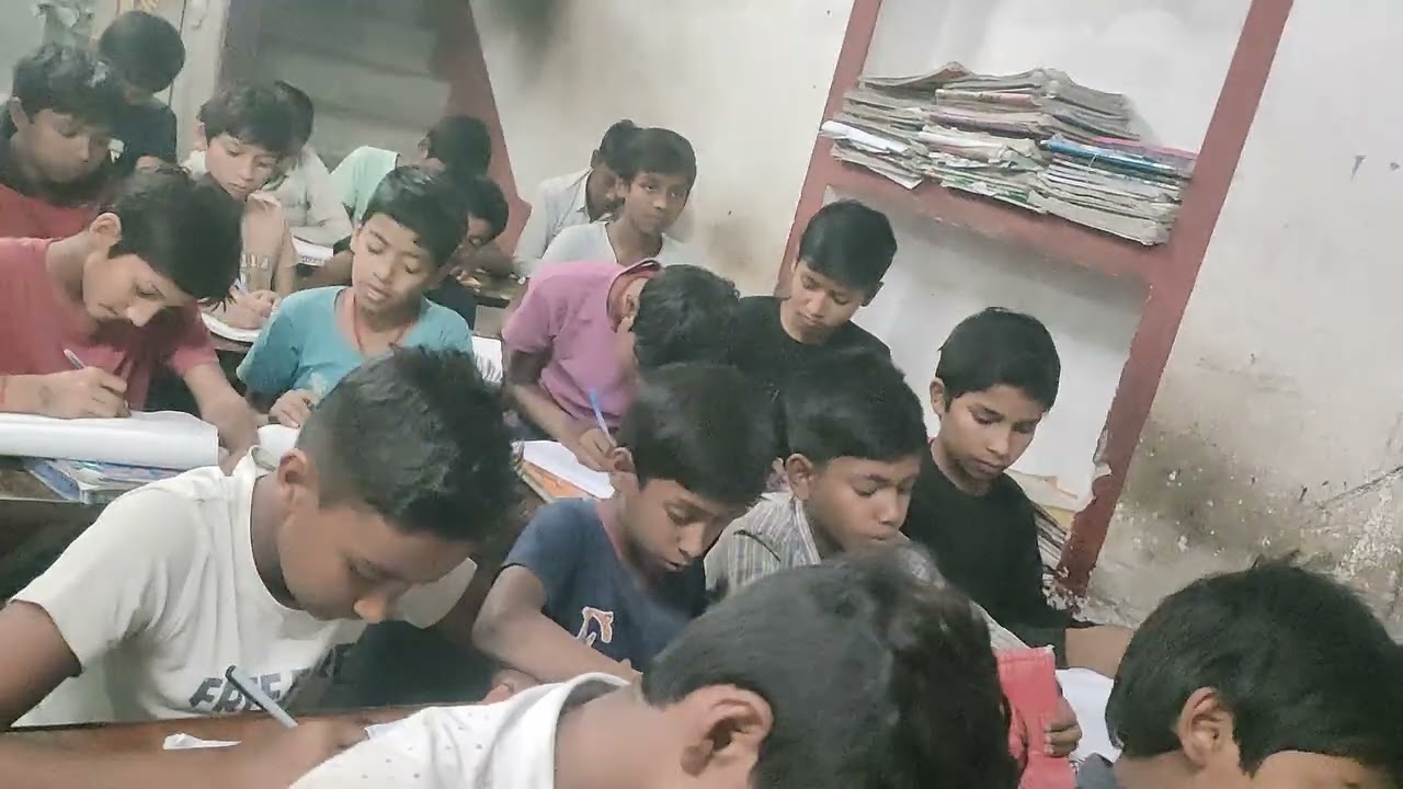 आवासीय महिमा कॉन्सेप्ट स्कूल बालाडीह के सभी हॉस्टल के बच्चे साप्ताहिक परीक्षा देते हुए। 