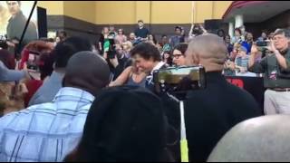 Tom Cruise stars more generous with his fans Profile