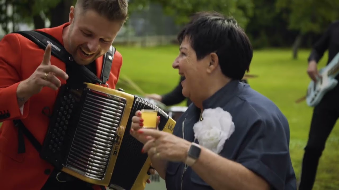 DWAYNE en Beppie Kraft - Danse en Drinke (Official Video)