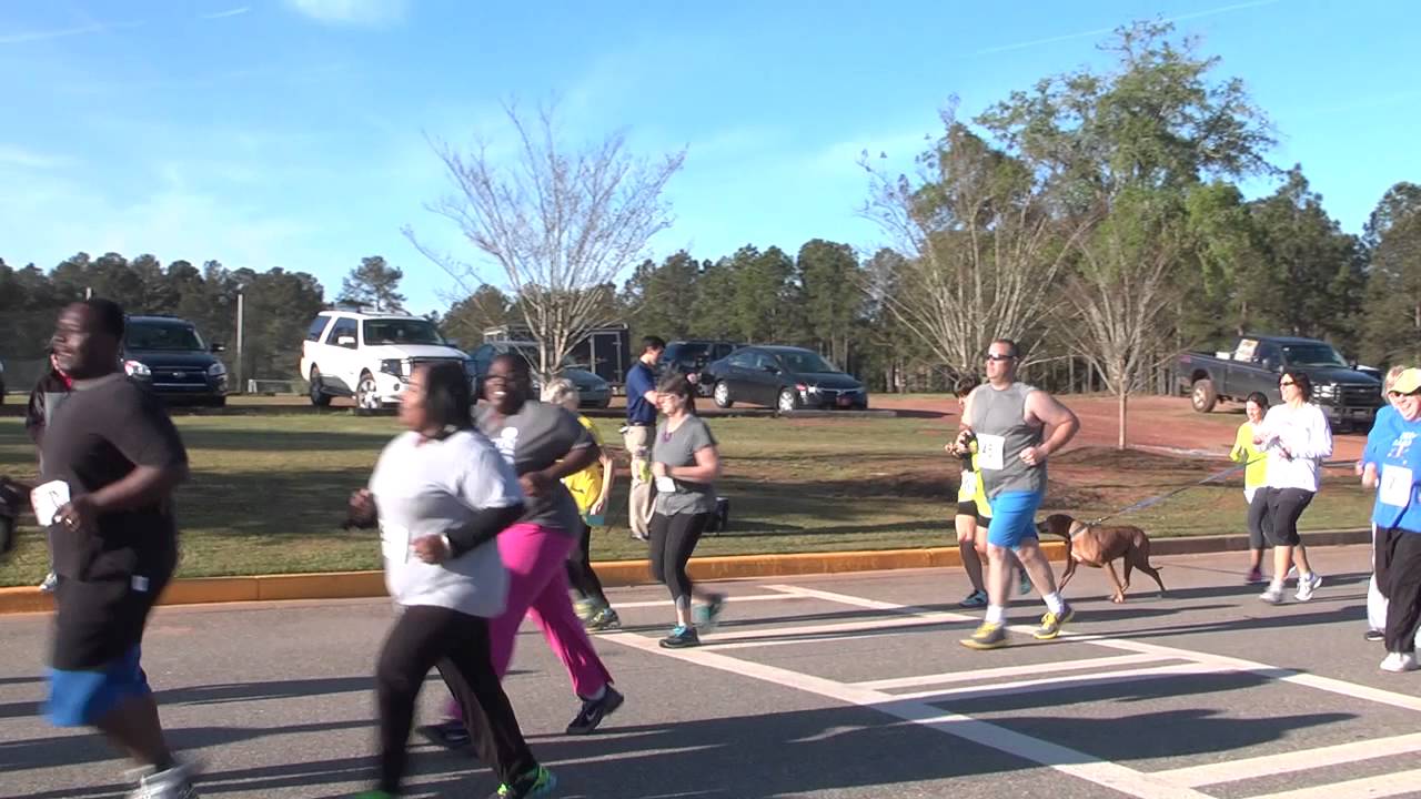 Local Community Runs Its Butt Off for Scholarships