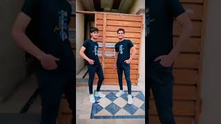 Pehly Umer aya ky Ahmed?🤷😜#twins #viral #twinsbrother #viralvideo #grow #viral #twinsbrothe #viral