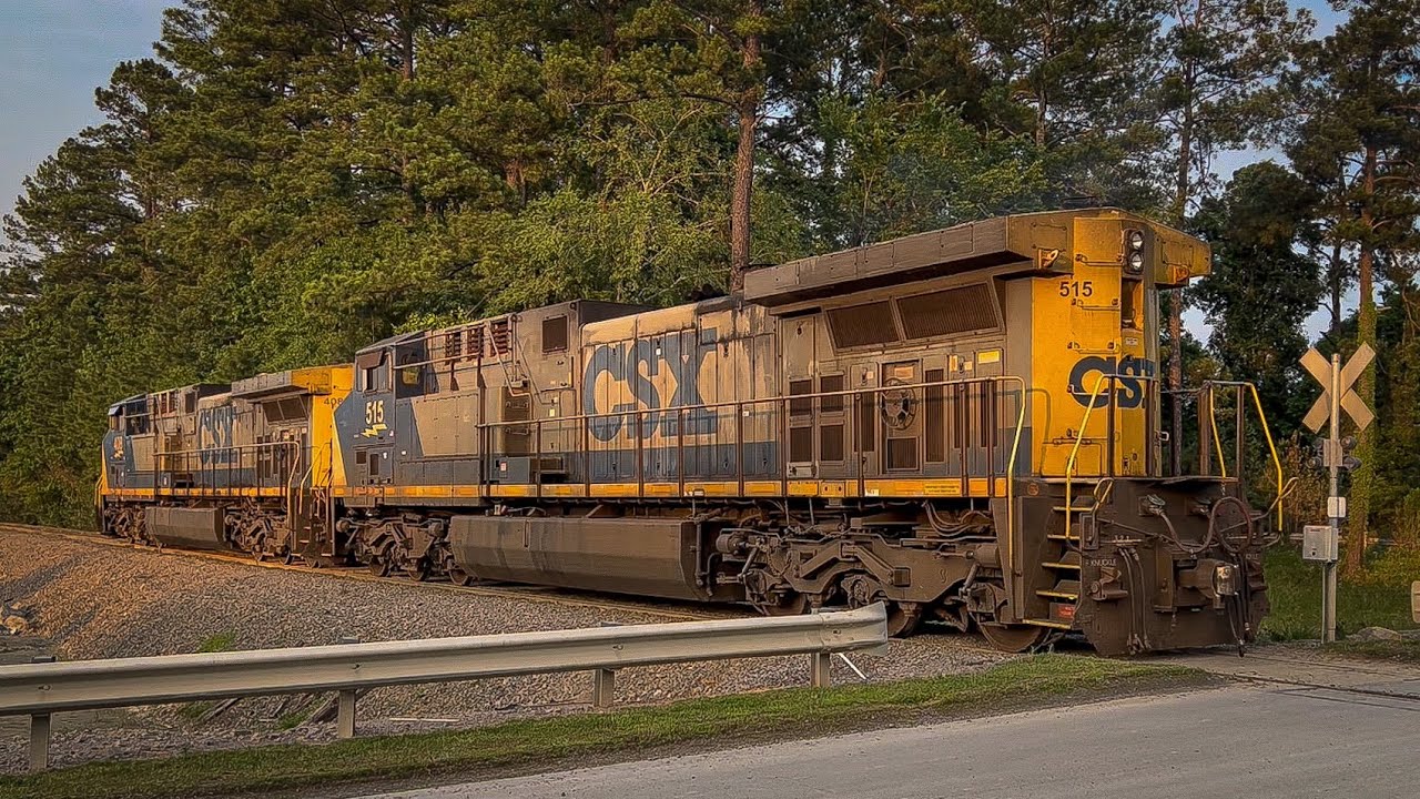 Evening CSX Trains - L632 & M693 - YouTube