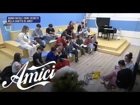 Amici 25 - Babbo Natale arriva in casetta