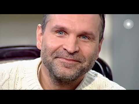 Виктор Добронравов про сложные роли, злодея с тройным дном, актёрское счастье и влюбленность в театр