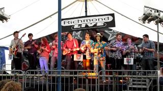 Hot and Cold - Richmond Ukulele Orchestra (LIVE) Resimi