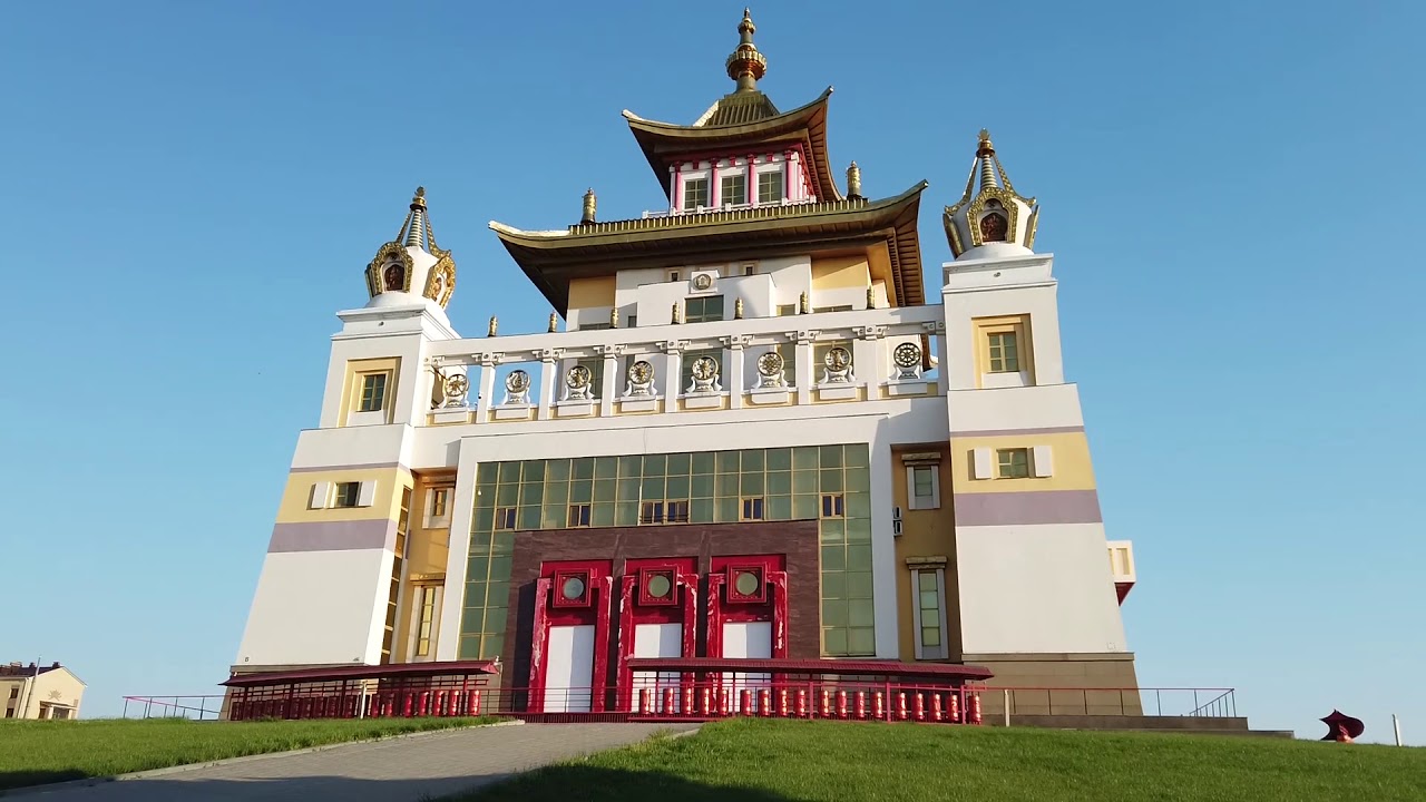 буддийский храм в европе. буддийский храм в европе. золотая обитель будды шакьямуни элиста внутри. калмыкия храм будды. золотая обитель будды шакьямуни в калмыкии.