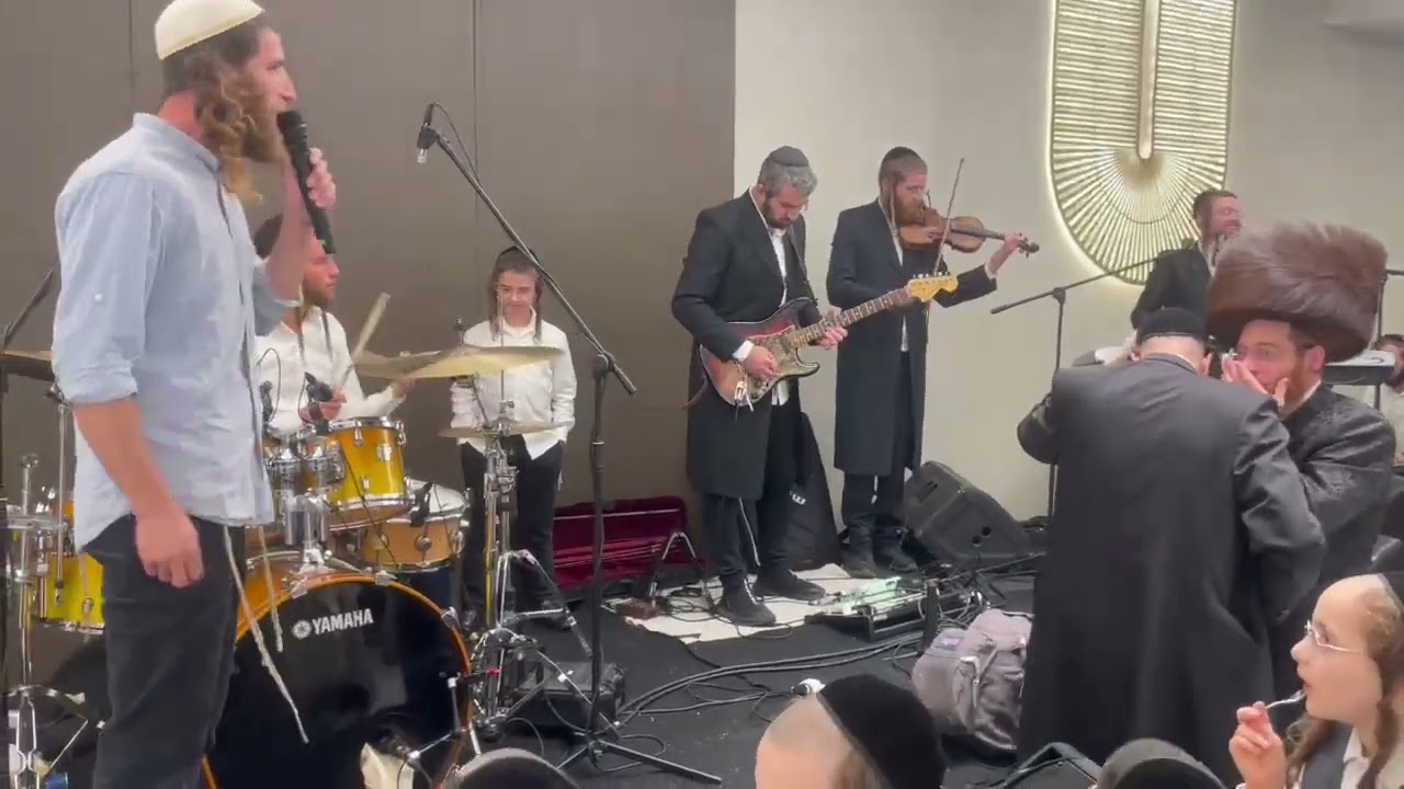 שמוליק פראנק בביצוע הלחן שלו וכסא דוד