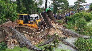 Be Careful New Project Land Filling Up in Extreme Condition Bulldozer SHANTUI DH17C3 Pushing Dirt