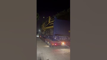 Caterpillar 320B loading flatrack container