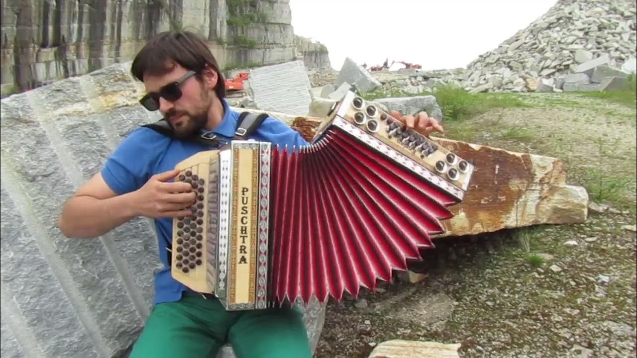 Ich zieg' Dir die Berge mit Steirischen Harmonika Ich zieg' Dir die Berge mit Steirischen Harmonika