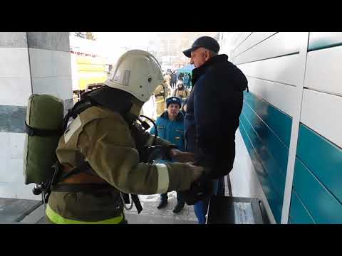 Видеорепортаж: Тушение пожара в Алексеевском бассейне