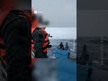 Pescatori alla deriva su una ghiacciaia nell'Oceano Pacifico: il salvataggio