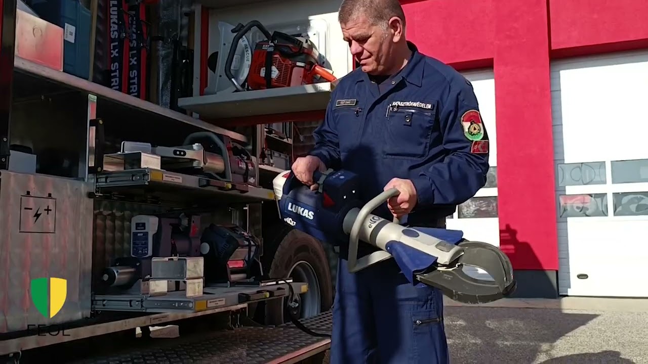 Bemutatta az új tűzoltóautót a katasztrófavédelem különlegesszer kezelője Székesfehérváron