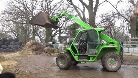Loading Manure with Merlo