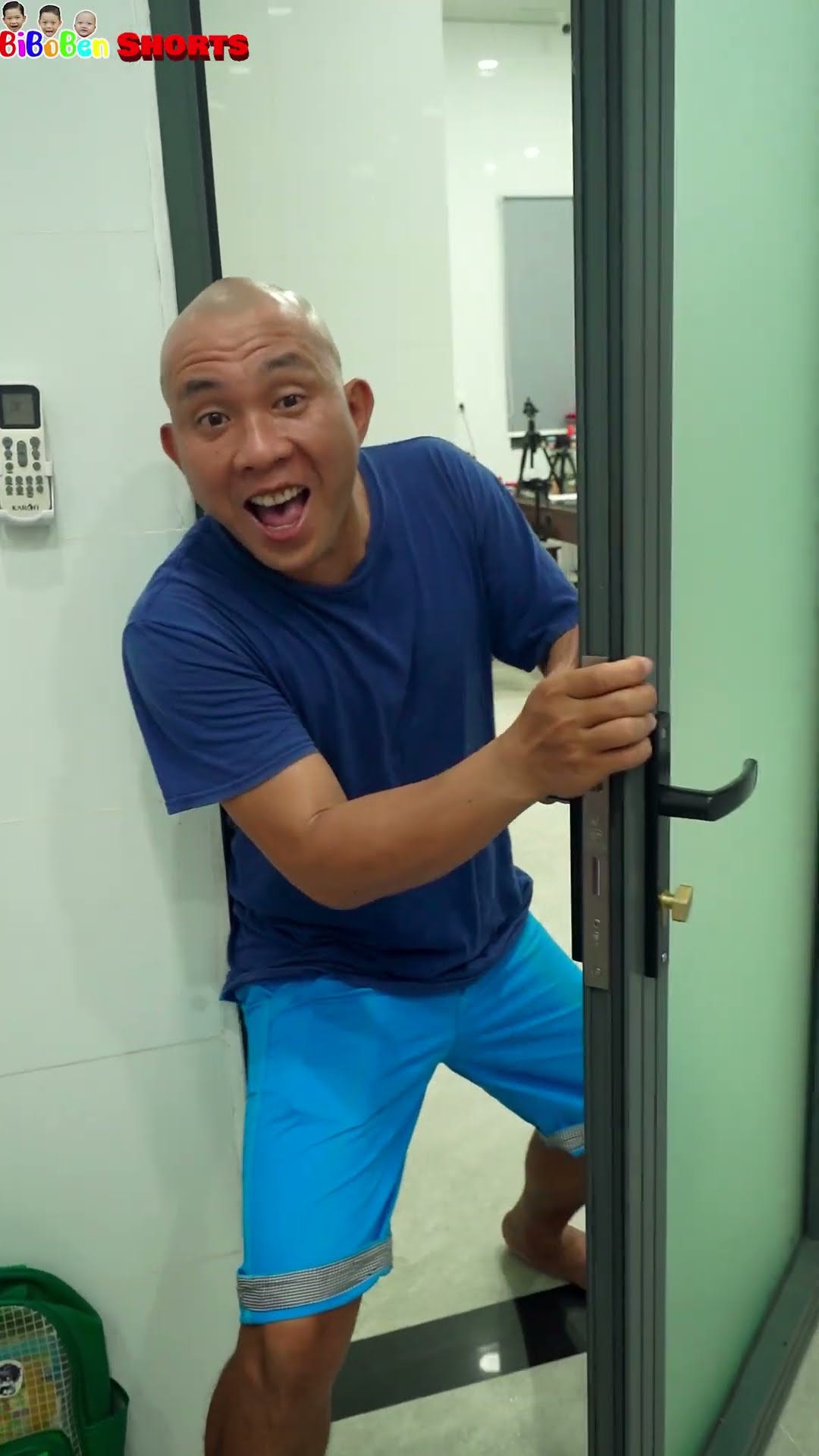 Funny dance | Siren Head dancing with me ? #funny #dance #sirenhead #shorts