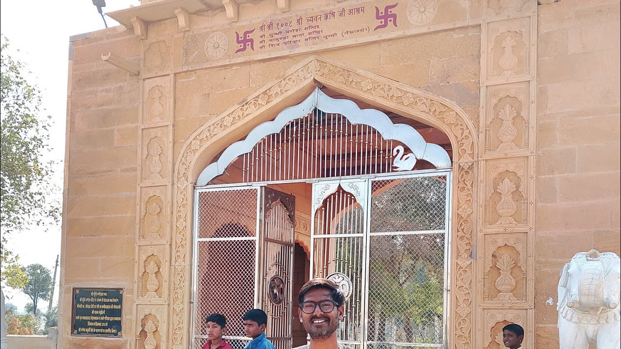 Chundhi Ganesh मंदिर, बड़ा बाग, जैसलमेर है