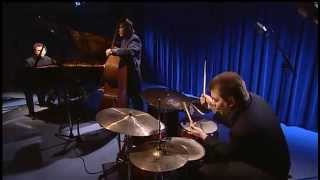 Video thumbnail of "Vladimir Shafranov Trio - Blue Bossa"