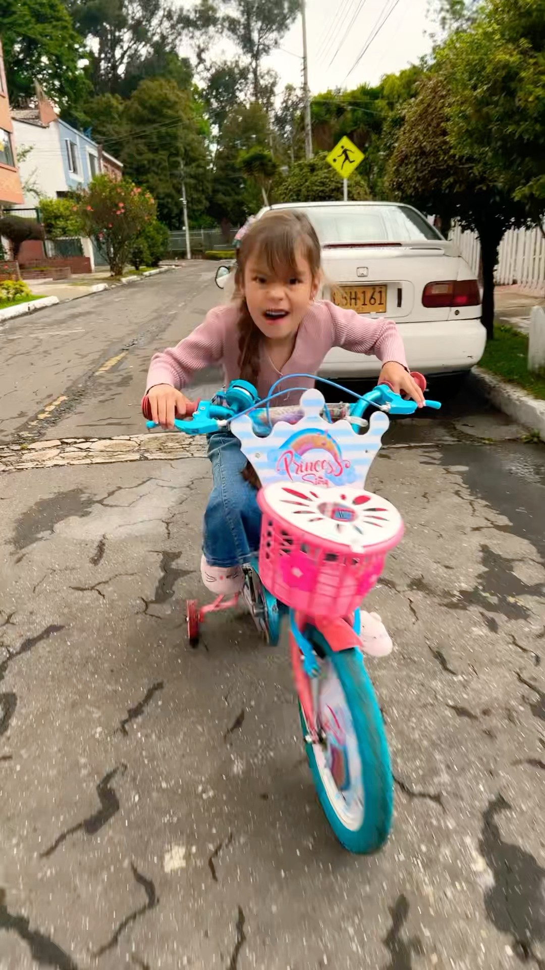 QUIERO ANDAR SOLA #humor #cosasdefamilia #comedia #shortviral