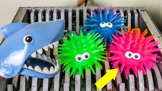 SHARK EATS BLOWFISH! SHREDDING SQUISHY TOYS WITH RECYCLE MACHINE