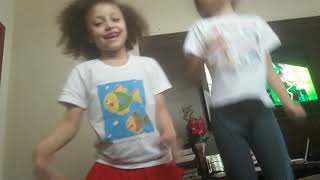 Dançando Com Minha Amiga Ana