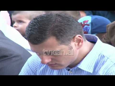 Fiter Bajrami në Kosovë, mijëra besimtarë mblidhen në Xhaminë e Prishtinës - (19 Gusht 2012)