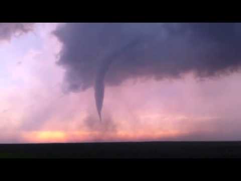 mark robinson centerview Storm Hunters: Beautiful Kansas tornado roping out at sunset (May 18, 2013)