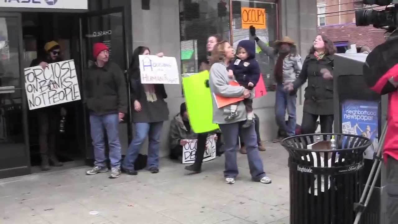 OCCUPY CHASE BANK - PROTEST AND POLICE BRUTALITY IN LOUISVILLE, KY - YouTube