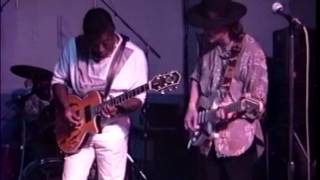 Buddy Guy jamming with Stevie Ray Vaughan at Legends chords