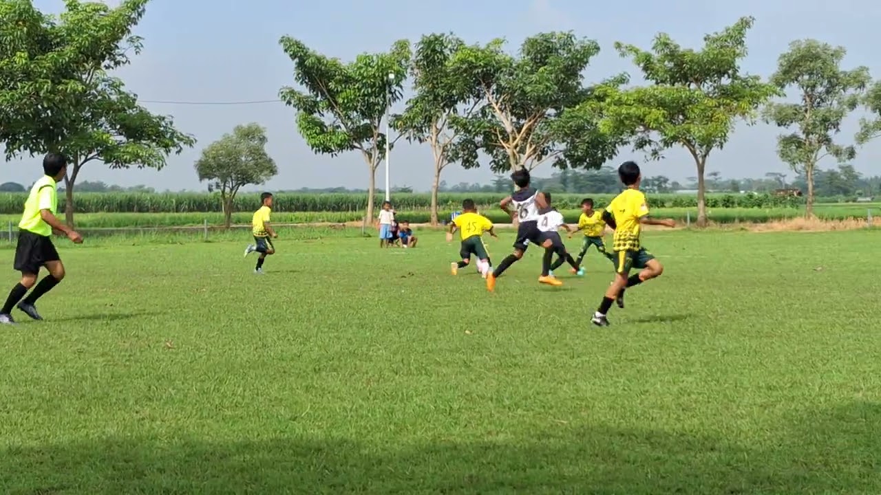 Garuda Muda vs PSAG Bakung KU 2016 Ngaglik Junior Education Football Game 1