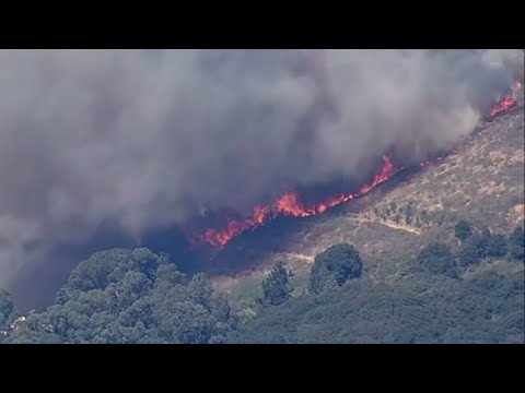 Fire Threatens About 50 Homes in Oakland Hills