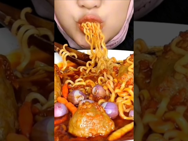 mie kuah bakso dan bawang jahat pedas #mukbang #asmr #bakso #eatingsounds