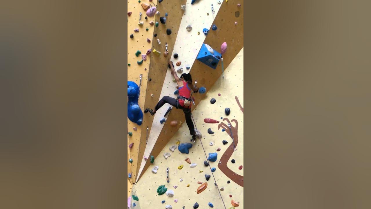 Lead climbing in de Klimmuur Amsterdam centraal YouTube