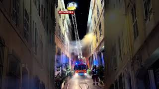 Un violent incendie est actuellement en cours à Paris. #paris #incendie #info #shorts