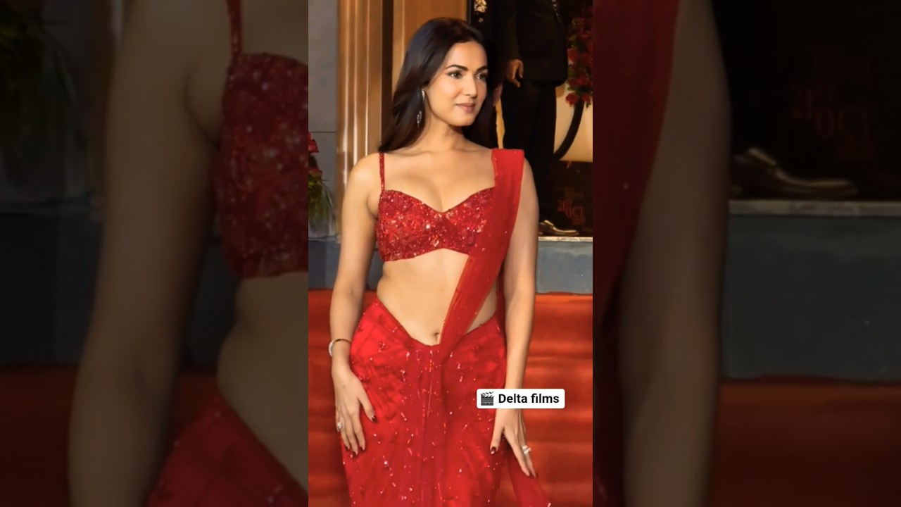 Sonal chauhan😍Red♥️Sarees looks so Hot🔥 & Stunning 