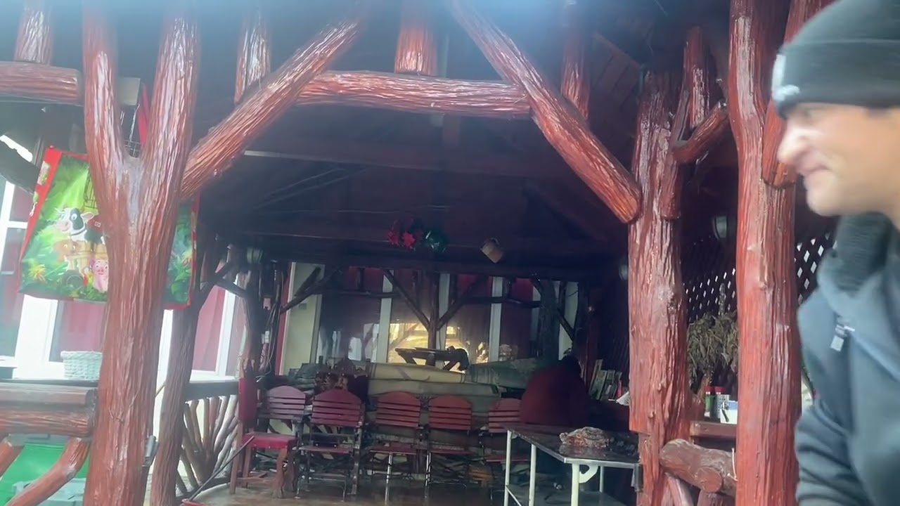 Patroana de la Strehaia face curat în curte! Pregătiri pentru 1 martie 🌸