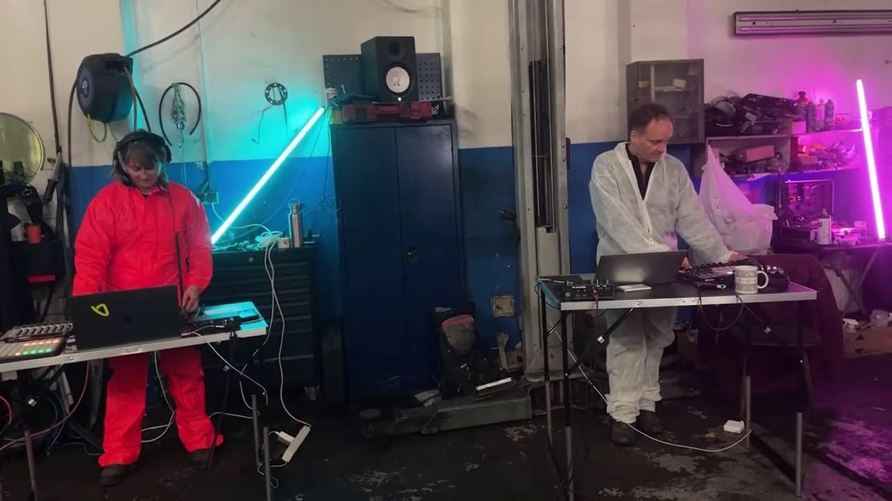 viermalvier teil 2 - ARBEITEN FÜR DIE KUNST /Live Show vom 04.12.2022