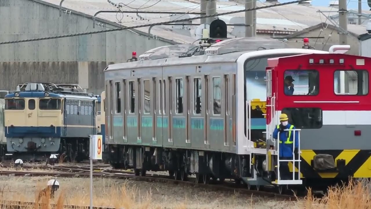 209系「訓練車」入場 長野総合車両センター - YouTube