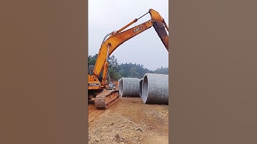 Flexible use of excavators to move cement pipes can make construction operations very easy.#shorts