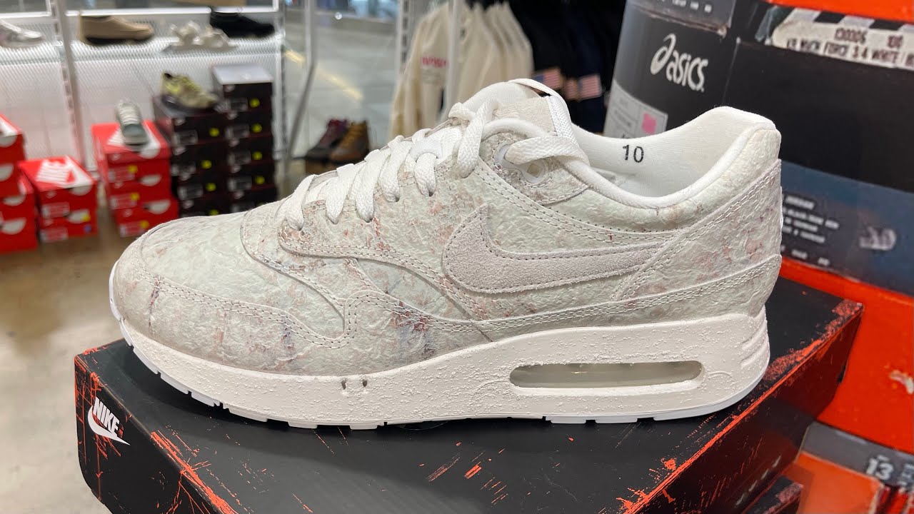 絶版希少品　NIKE   SNEAKER MASTERPIECE Nike Sneaker Masterpiece - Galerie Babylone
