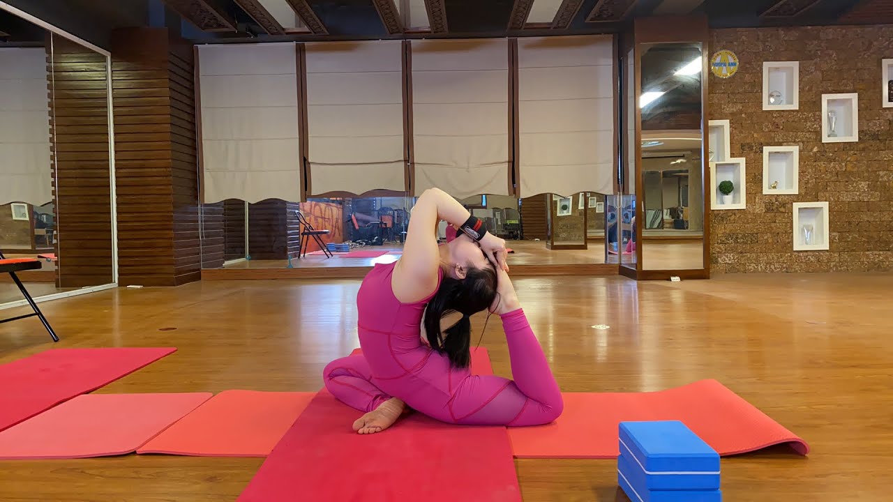 One leg Backbend - Eka Pada Rajakapotasana | Advanced Backbend Yoga ...