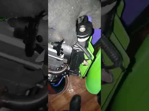 KAWASAKI KLX 250E сливаем антифриз.